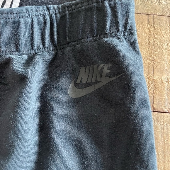 Small Nike Leggings - Picture 3 of 4